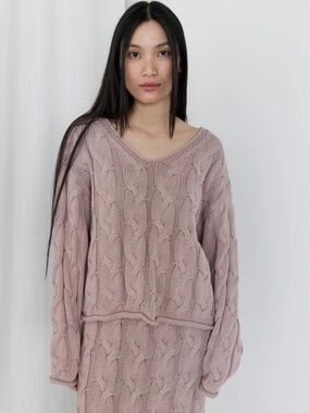 NWT Mod Ref Cable Knit V-Neck Sweater Mauve Size Large
